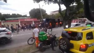 Ônibus da Viação Novacap tomba na Mangueira nesta quarta (29), deixando 54 feridos