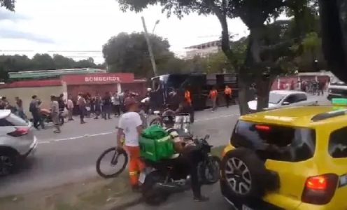 Ônibus da Viação Novacap tomba na Mangueira nesta quarta (29), deixando 54 feridos