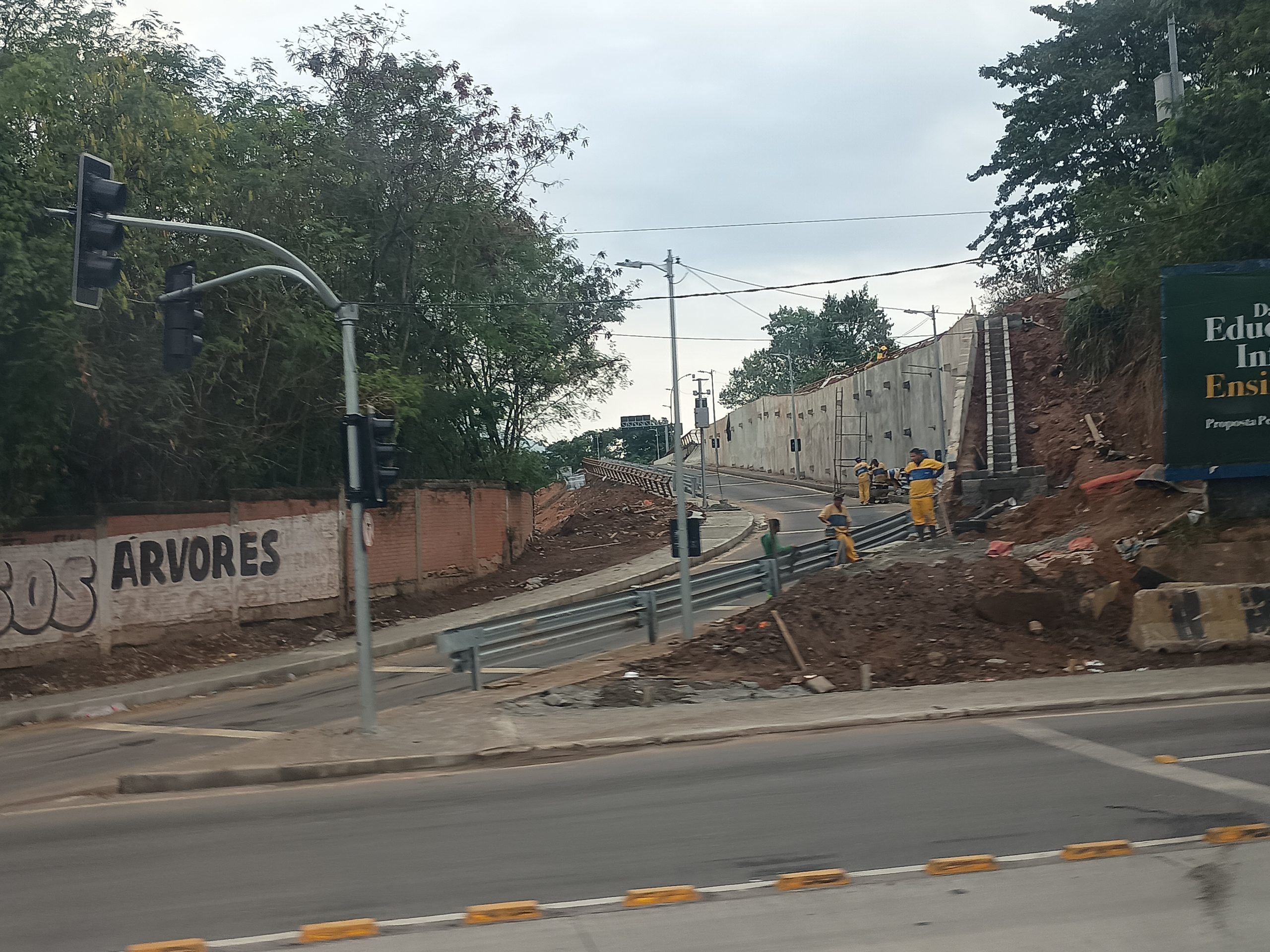 Nova alça de acesso da Avenida Brasil para Deodoro é aberta para o trânsito