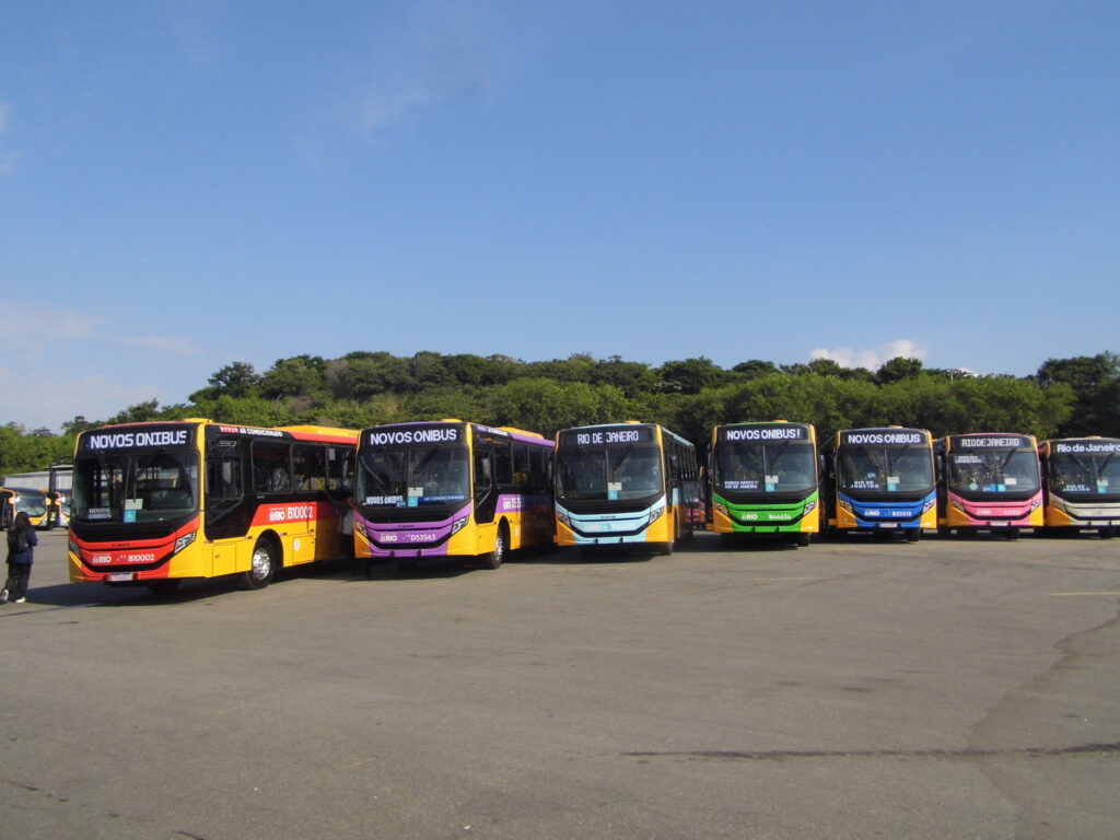 Rio faz entrega de 169 novos ônibus, adquiridos por 14 empresas, nesta quinta-feira, 23